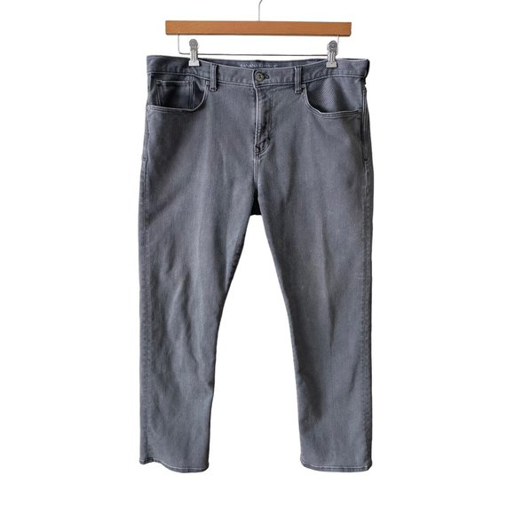 Banana Republic Men's The Traveler Grey Slim Straight Jeans